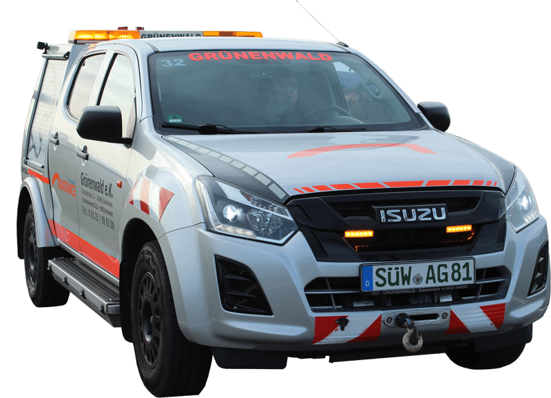 Frontansicht eines weißen Isuzu-Lastwagens mit eingeschalteter Warnblinkanlage, der in roter Schrift „Grünenwald“ zeigt, einem deutschen Nummernschild und ausgerüstet für den Bergungsdienst.